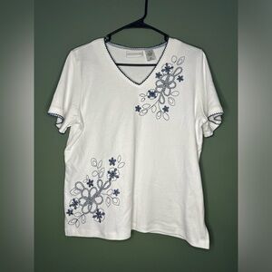 Alfred Dunner Embroidered Top SIZE: S